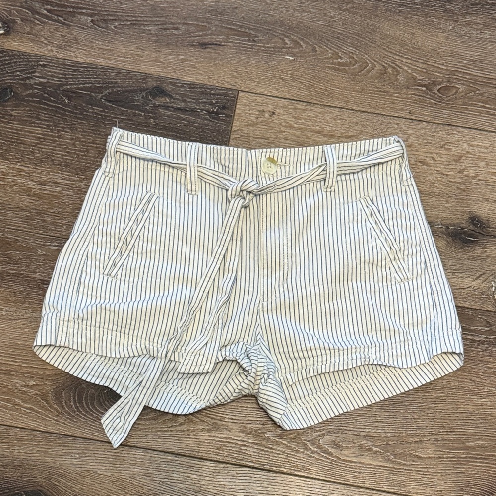 American Eagle hi rise shorts‎ 0